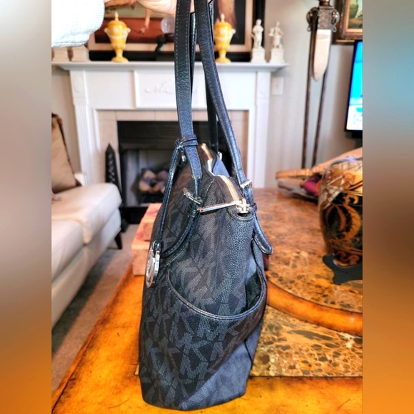 Michael Kors black monogram tote - Picture 15 of 15